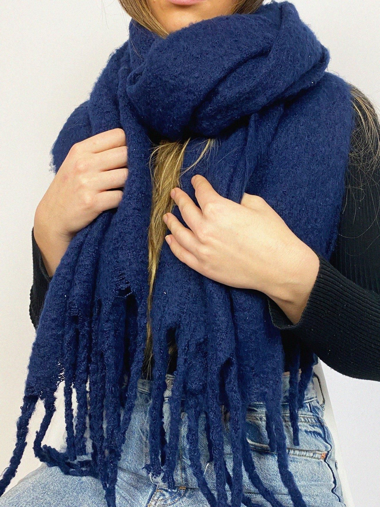 Knitted Scarf with Tassels in Navy