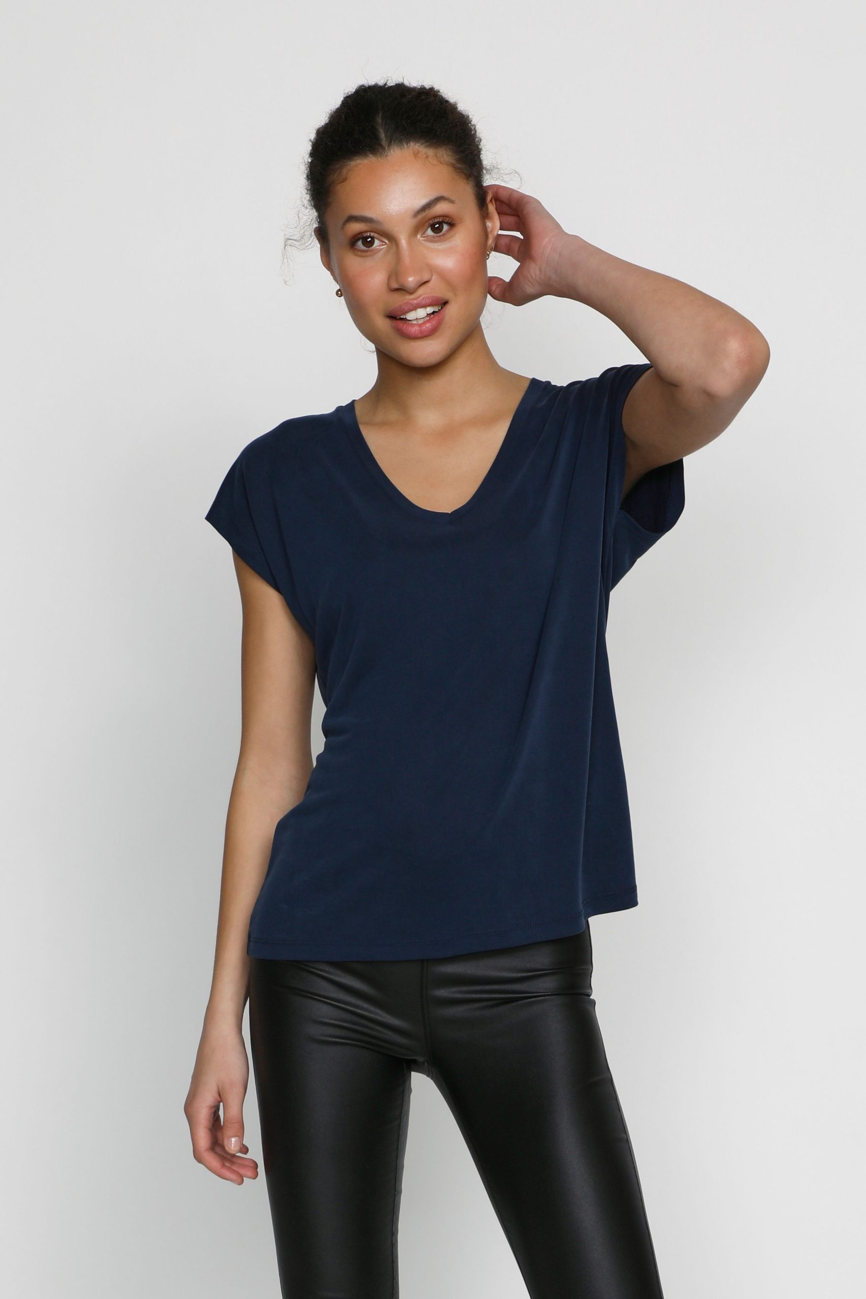 Lise V-Neck T-Shirt Plain