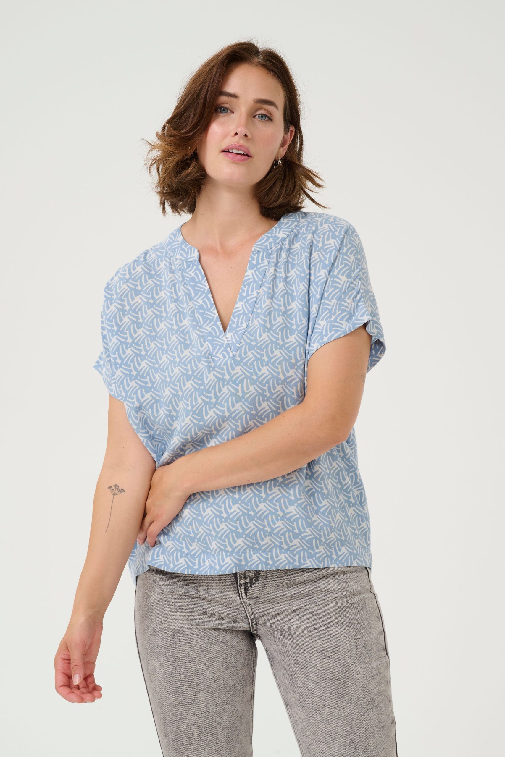 Ano Short Sleeve Notch Neck Blouse